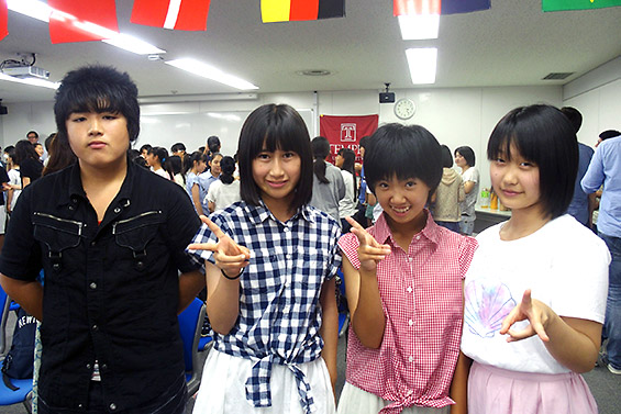 Photo: (from left) Shoki Ohishi, Miu Suzuki, Asuka Sumiyoshi, and Ai Yamaki—second year middle school students from Onagawa, Miyagi Prefecture