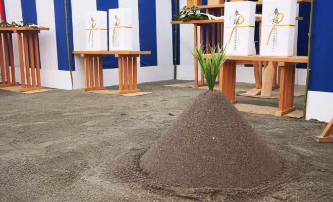 Neatly piled mound of dirt for the ceremony.