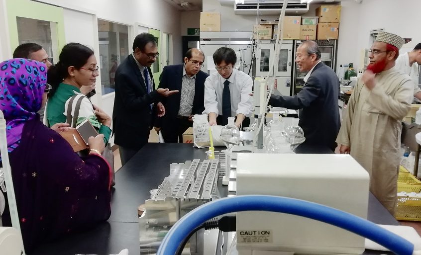 Photo of scene from the visit to the Nouminren Food Research Laboratory